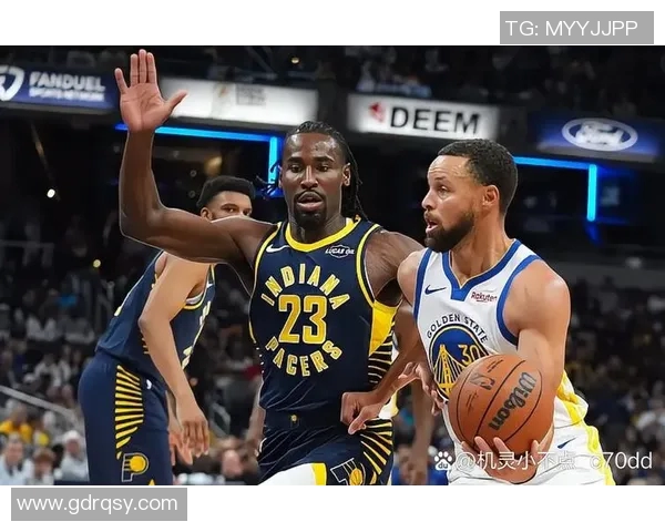 勇士与活塞激战正酣球场上演精彩对决引发球迷热议